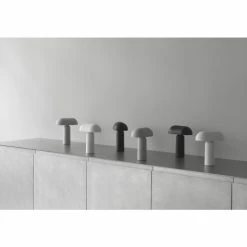 Bester Verkauf 🎁 Normann Copenhagen Porta Tischlampe Tragbar - 23,5x20,2 X11,2 Cm - Fuß: Ø 6,5 Cm - Black 🧨 13 Bester Verkauf 🎁 Normann Copenhagen Porta Tischlampe Tragbar - 23,5x20,2 X11,2 Cm - Fuß: Ø 6,5 Cm - Black 🧨 -Waldi Leuchten Shop unnamed file 110